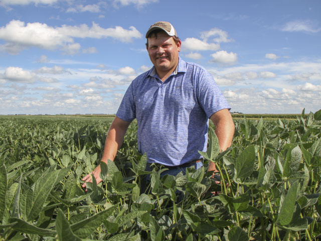 By late summer, Travis Albin already had his hopes set high for a big soybean yield. His scouting spotted four-bean pods in his high-yield plot that averaged 85 bushels per acre this fall. (DTN photo by Pamela Smith)